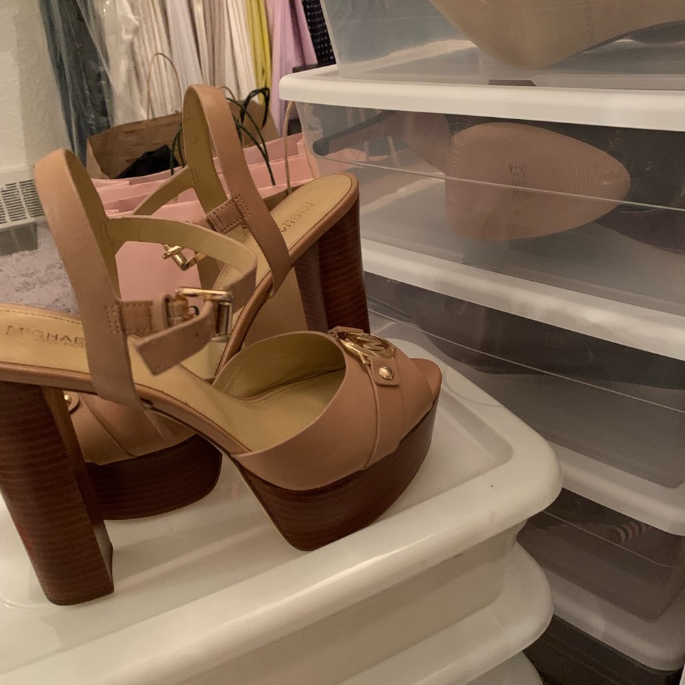 Women shoes